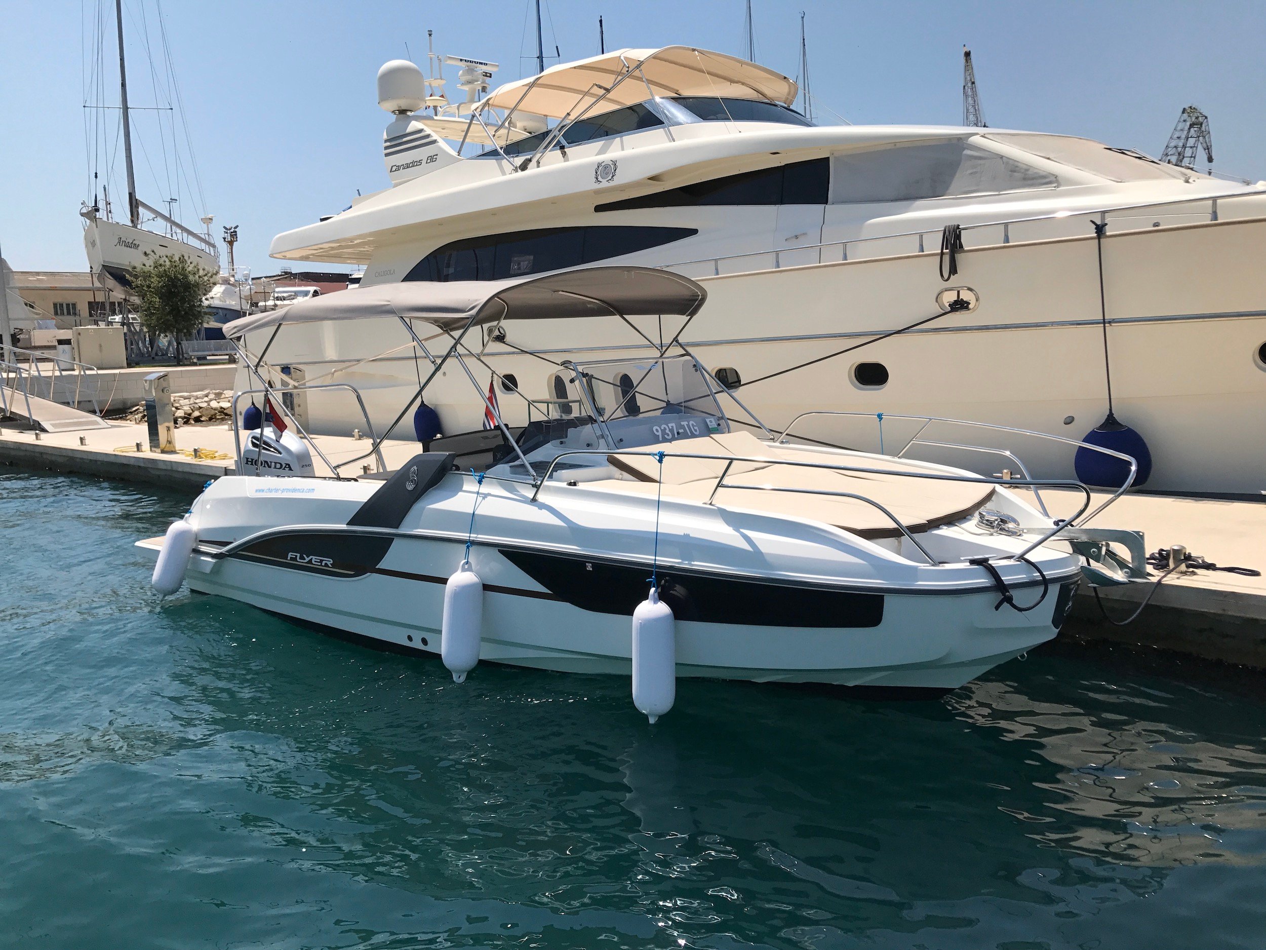 SUNdeck - Motor Yacht in Trogir