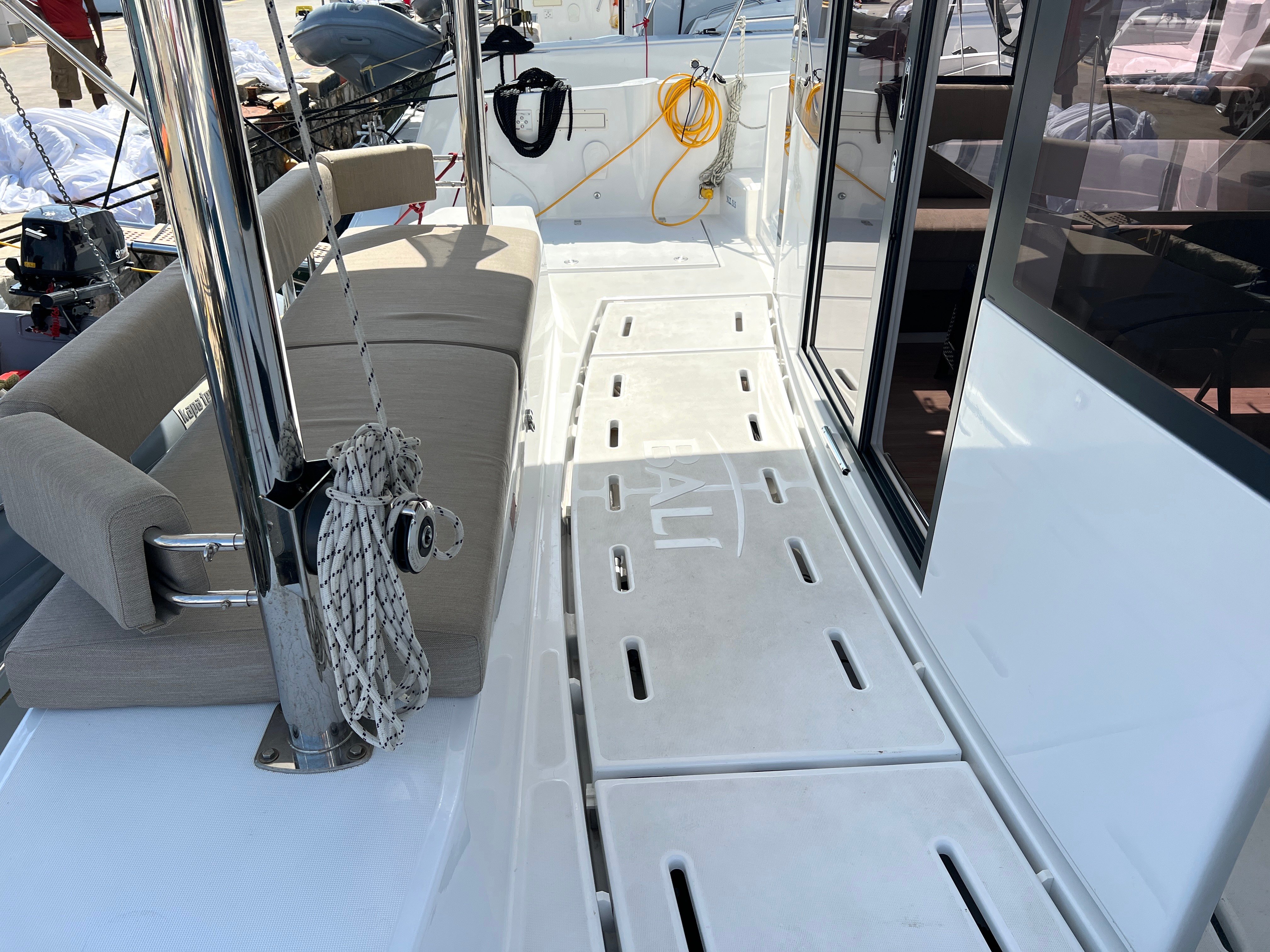 Chillout - Catamaran in Alimos