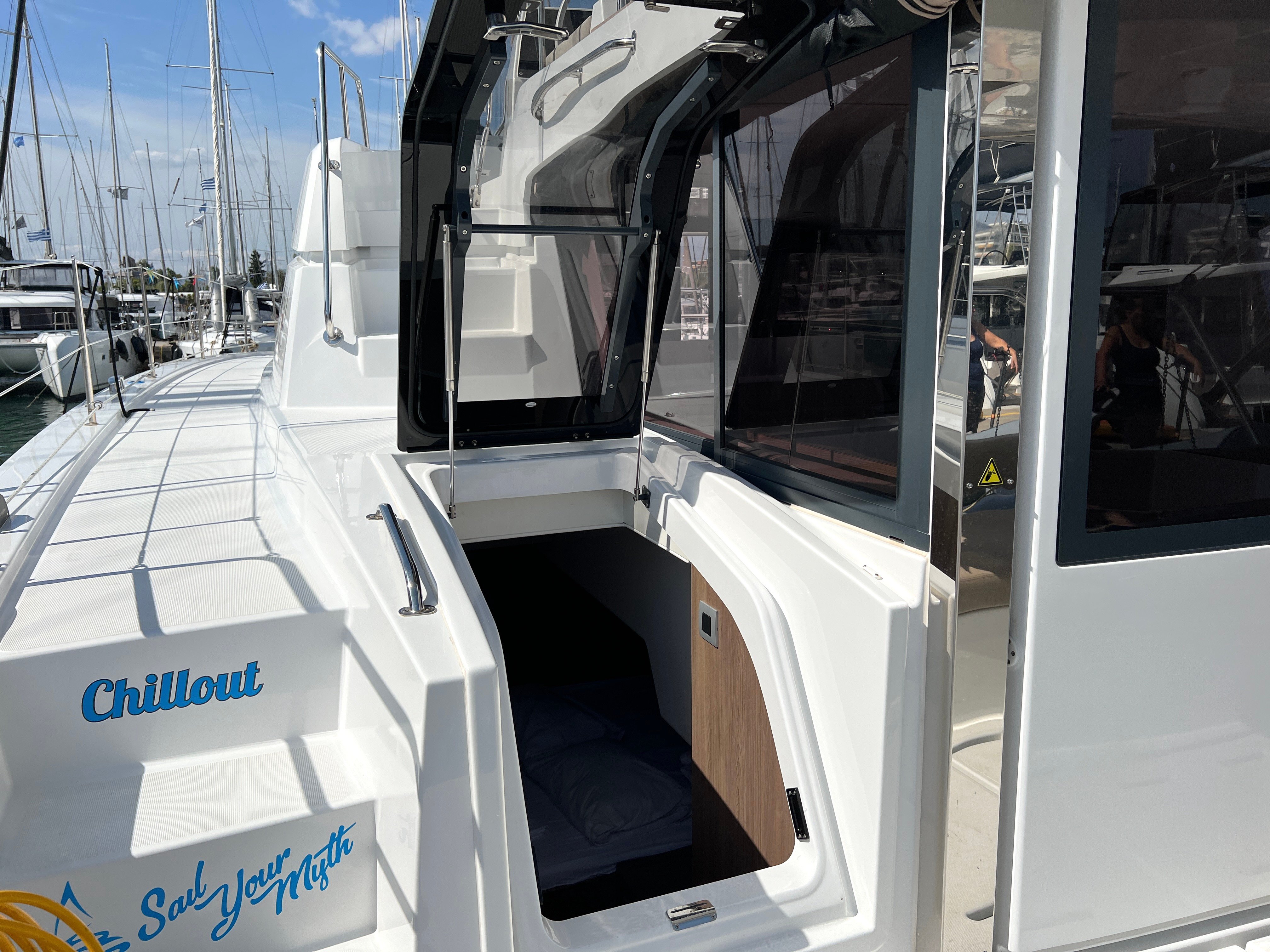 Chillout - Catamaran in Alimos