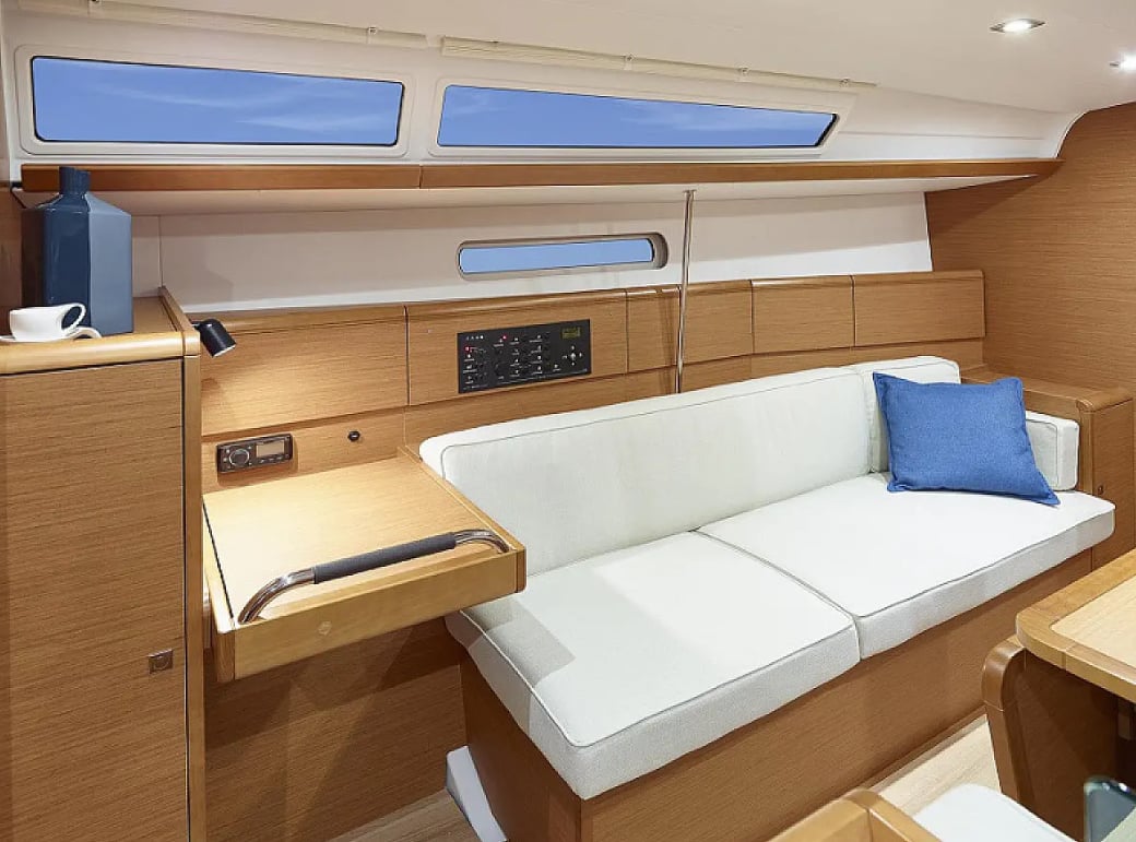 Sunsail 38.0 Premium - Sailboat in Lefkada