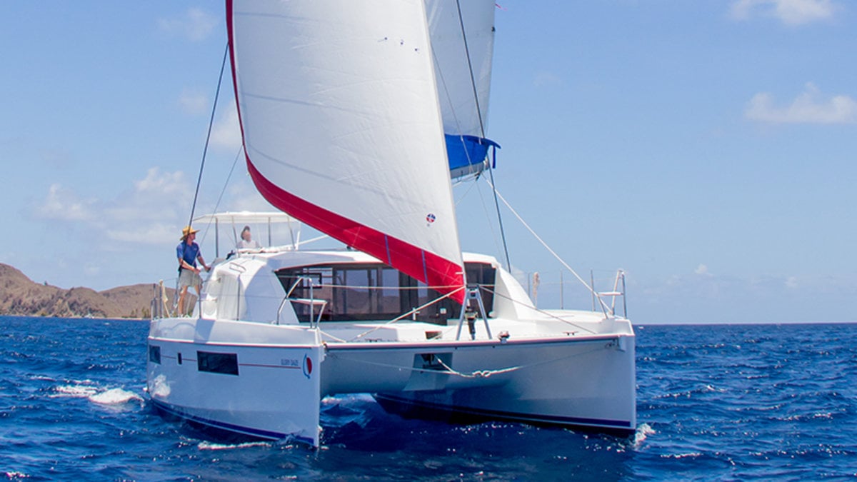 Sunsail 404 Classic - Catamaran in Uturoa