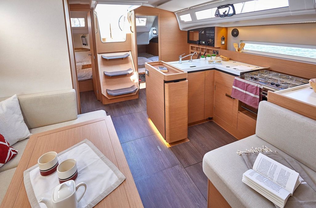 Sunsail 410 Premium - Sailboat in Marina