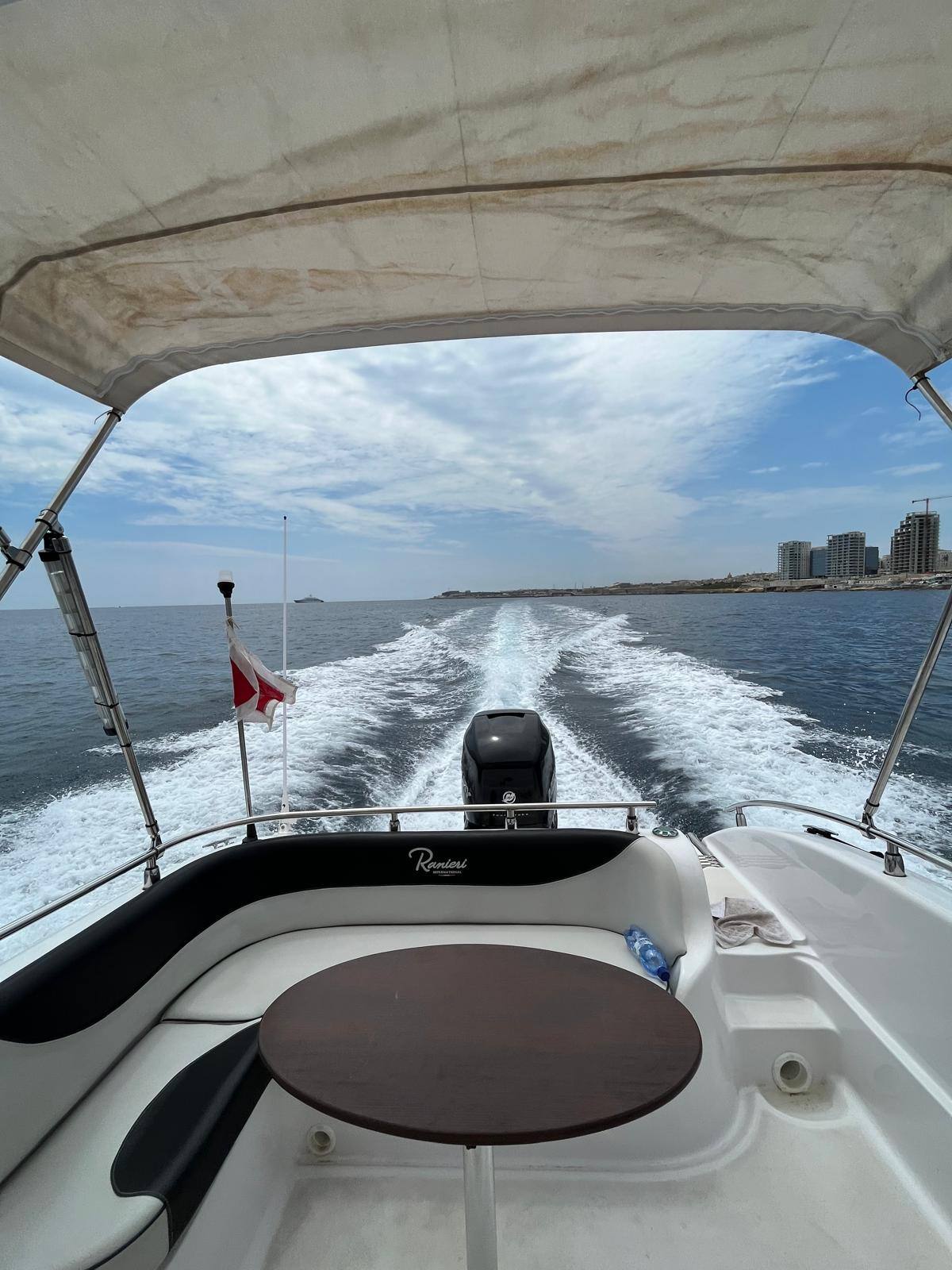 Aimee - Motor Yacht in Sliema