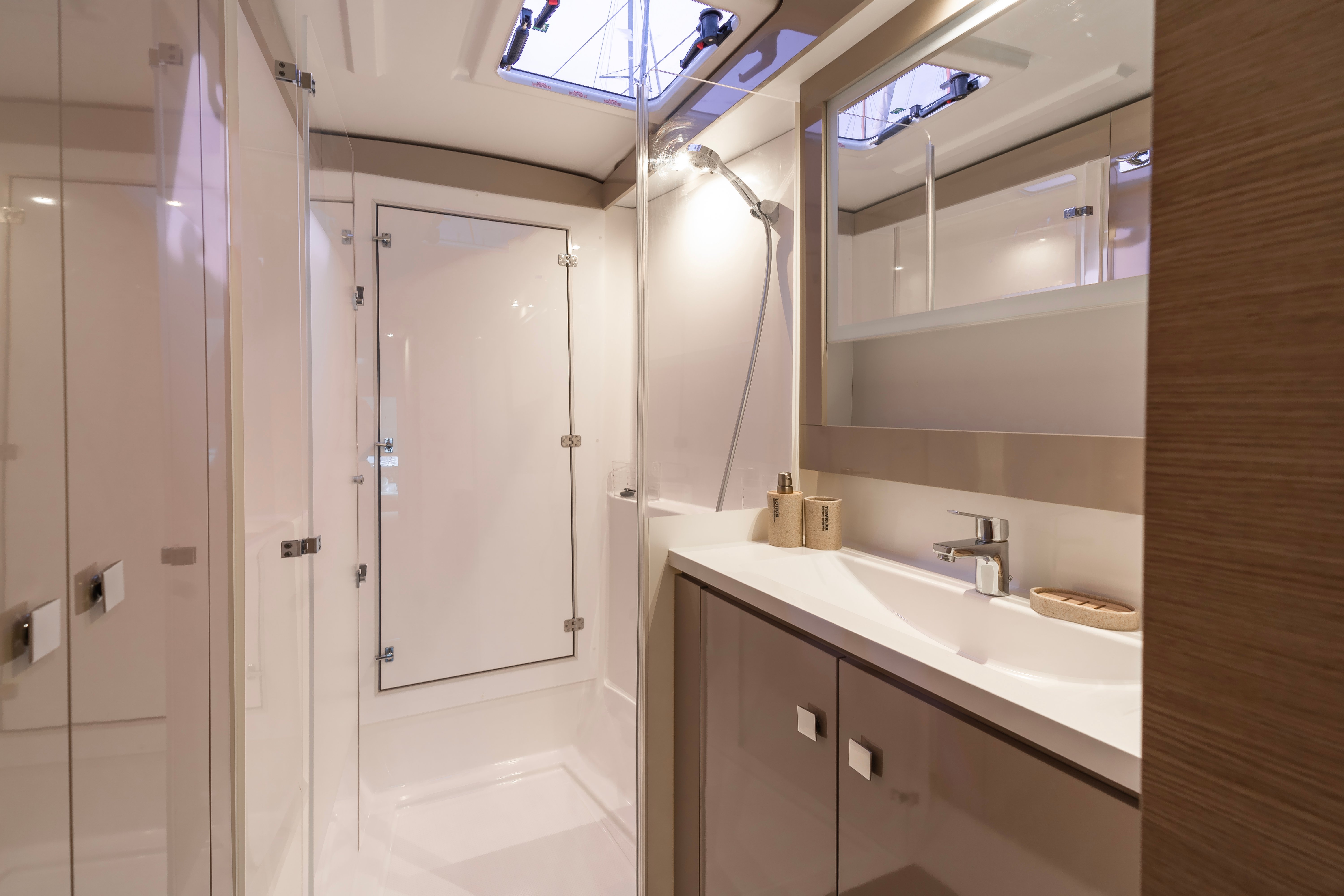 Carpe Vitam - Katamaran içinde Anatoliki Attiki