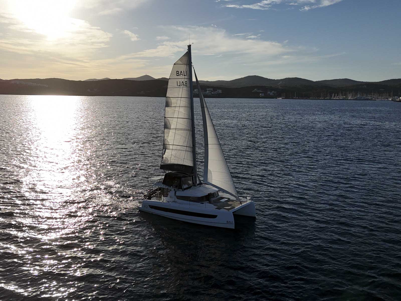 Jeux D'Hiver - Katamaran içinde Anatoliki Attiki