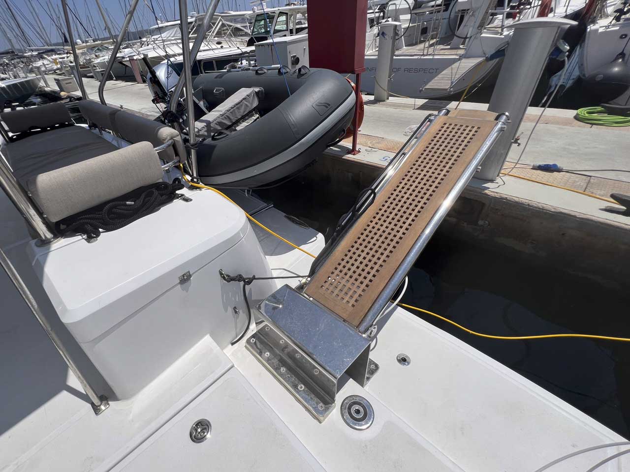 Jeux D'Hiver - Katamaran içinde Anatoliki Attiki