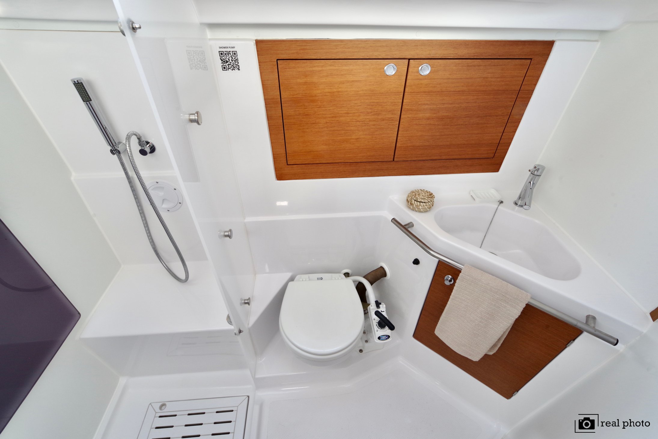 Corgi - Sailboat in Cannigione