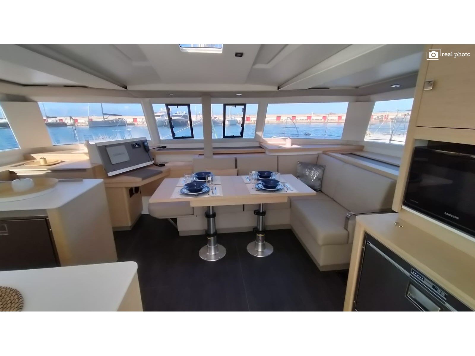 Agitation - A/C, Generator, Water maker. Solar panel - Catamaran in Cannigione