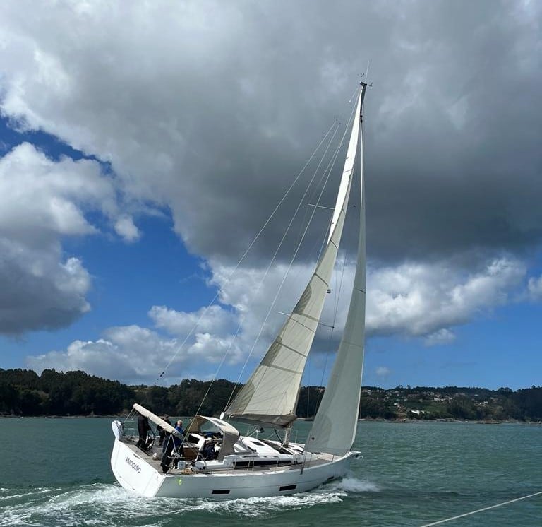 Amodiño - Sailboat in Baiona