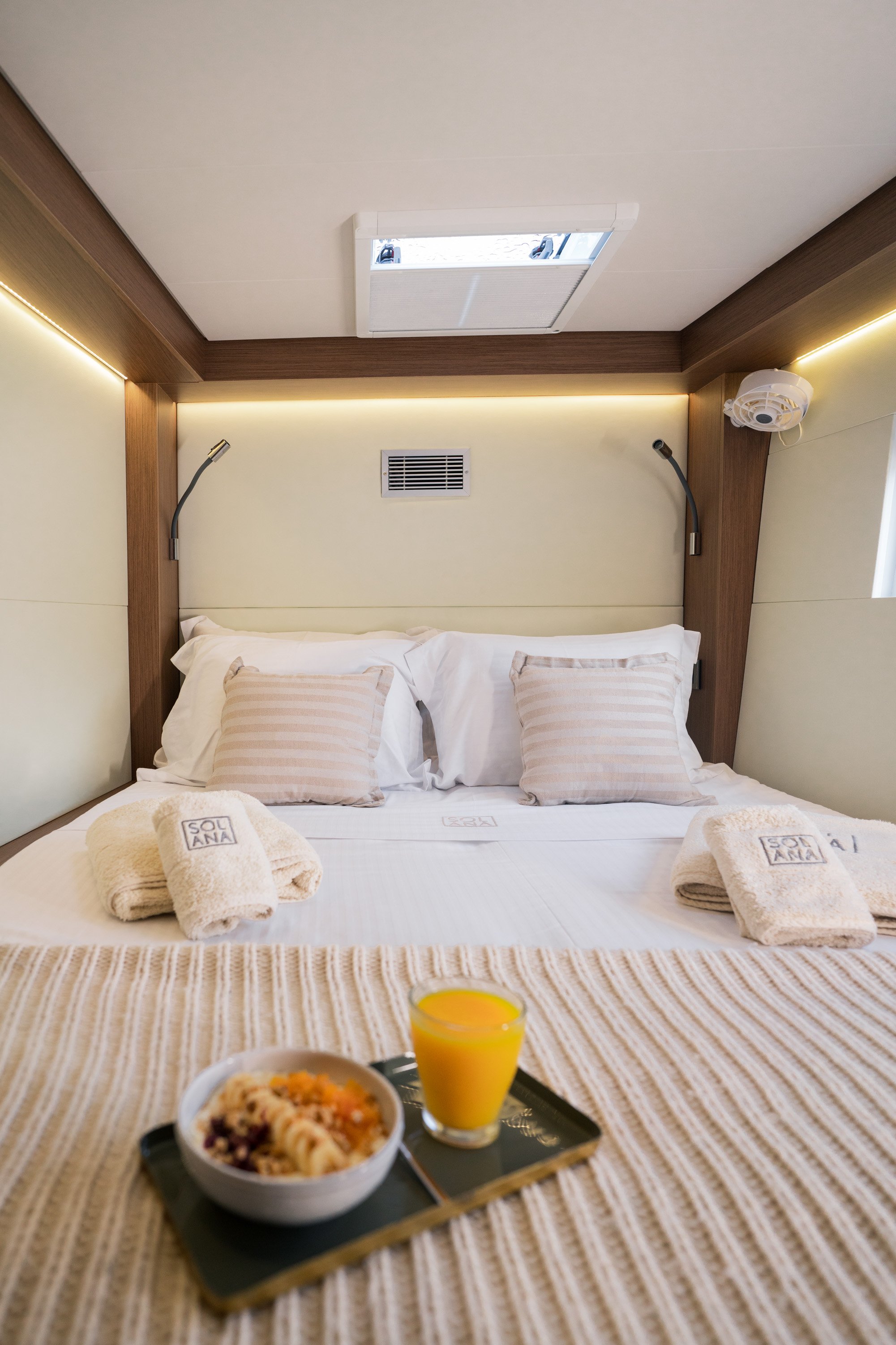 Solana - Katamaran içinde Palairos