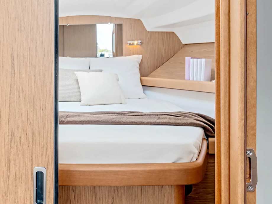 Antares 32 Fly - Motor Yacht in Trogir