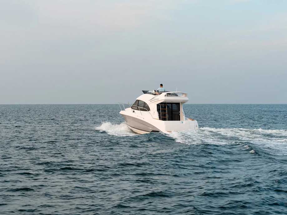 Antares 32 Fly - Motor Yacht in Trogir