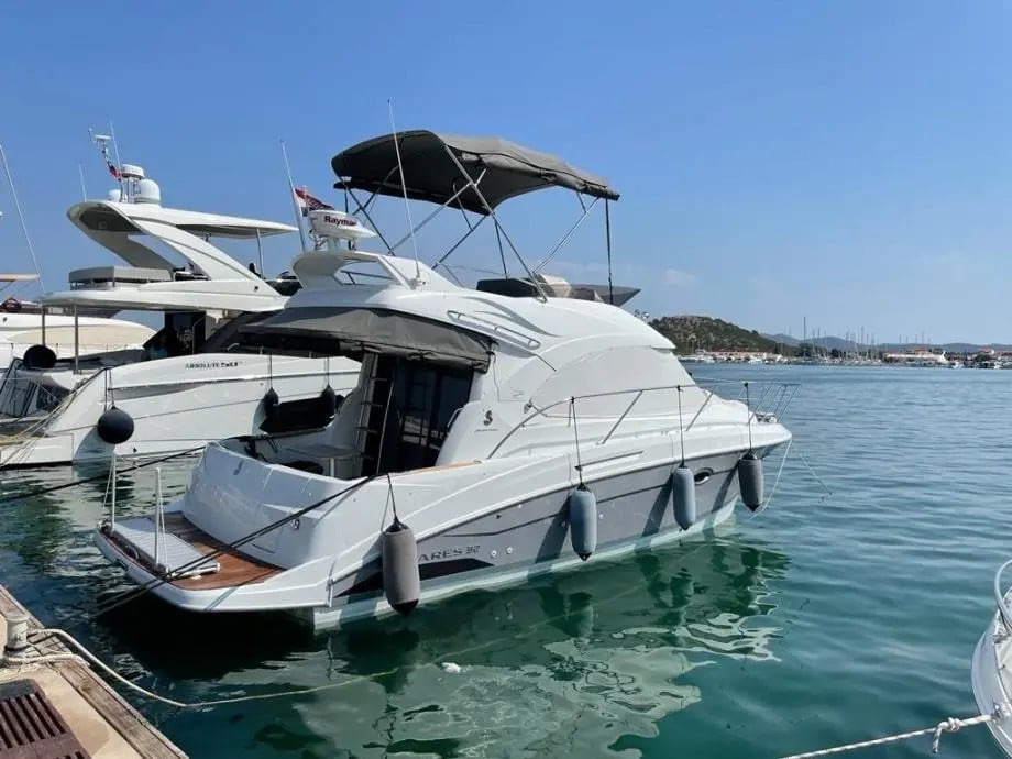 Antares 32 Fly - Motor Yacht in Trogir