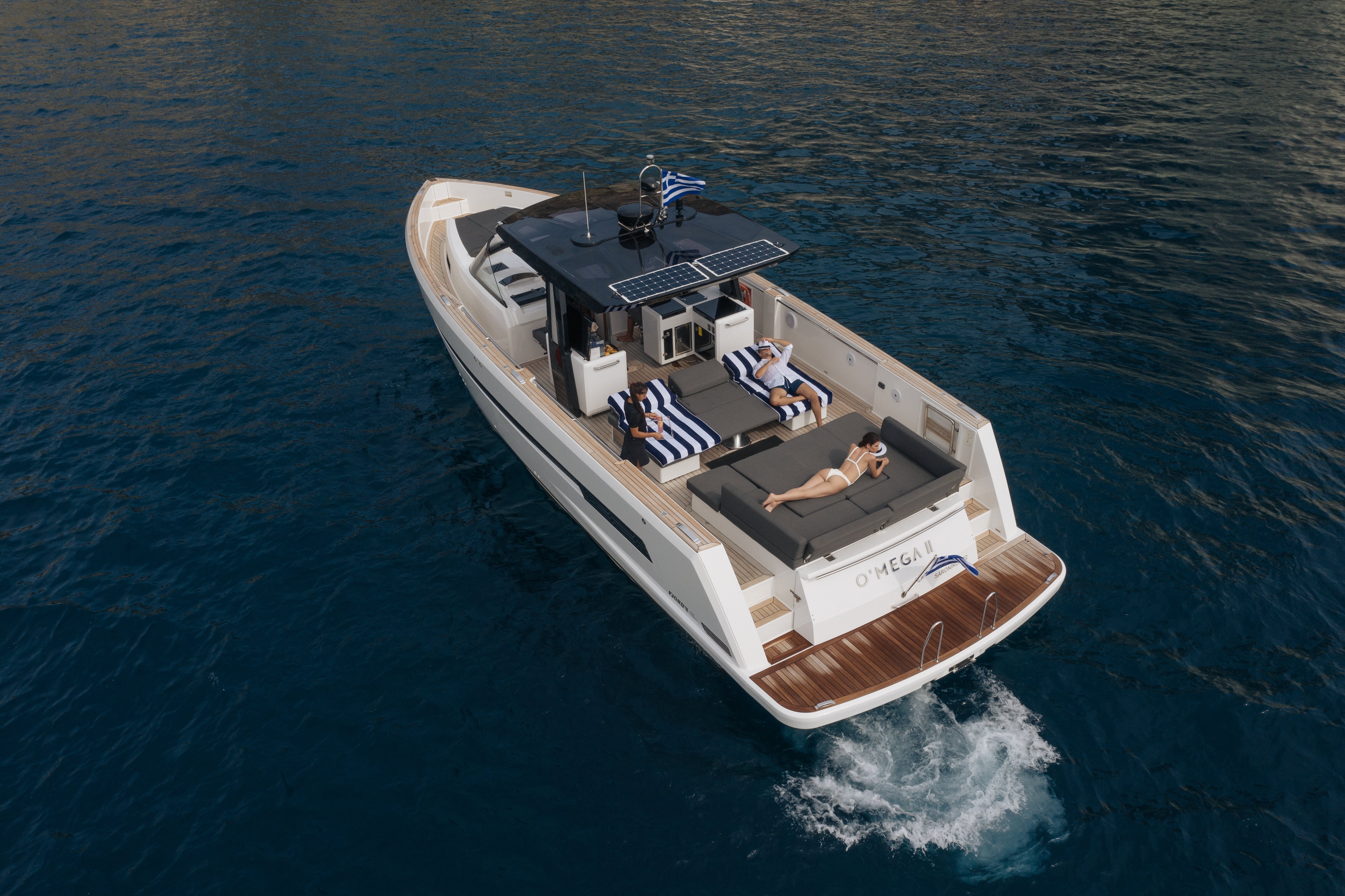 Omega 2 - Motor Yat içinde Mikonos