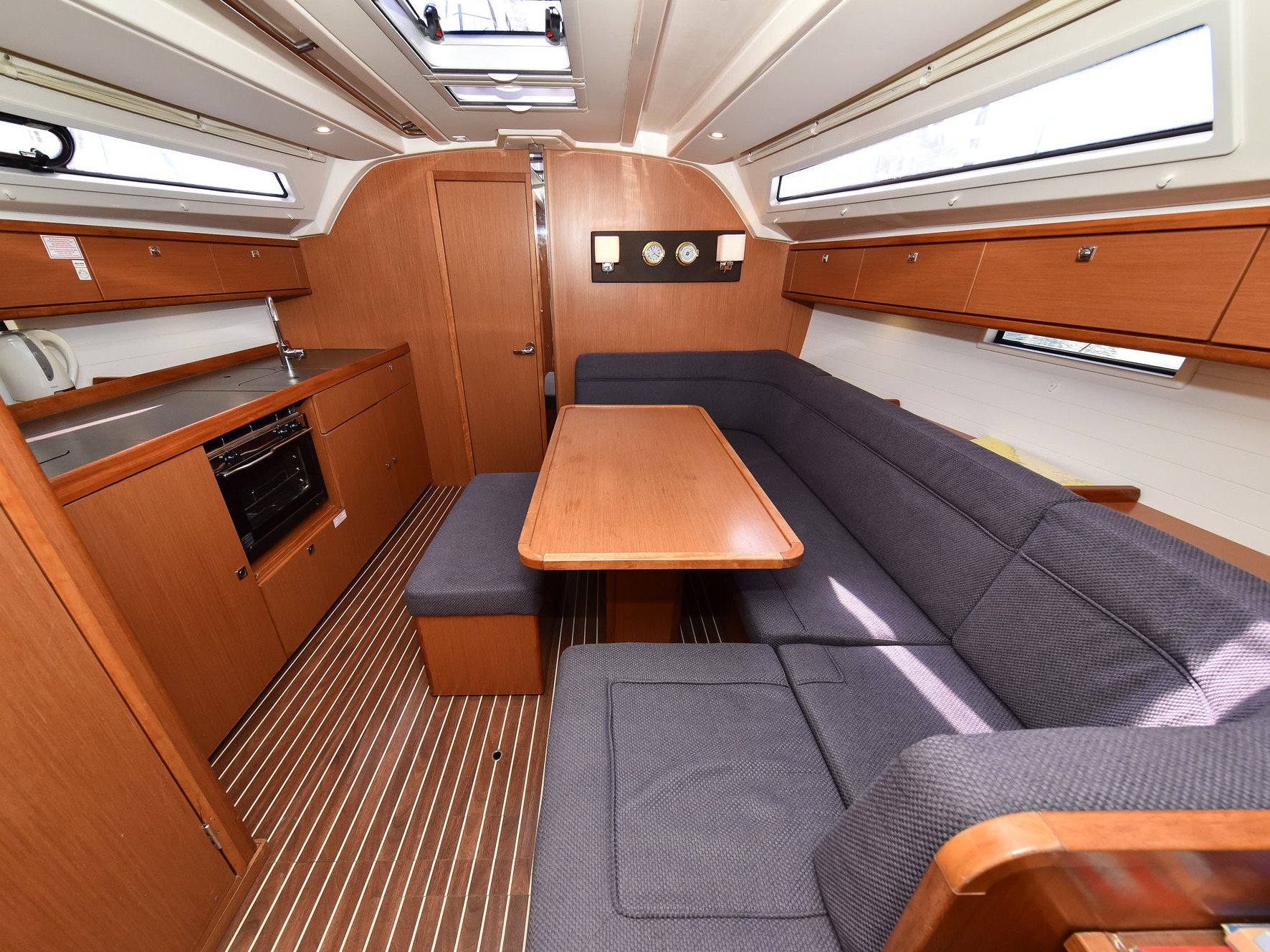 CHILL BILL - Sailboat in Zadar