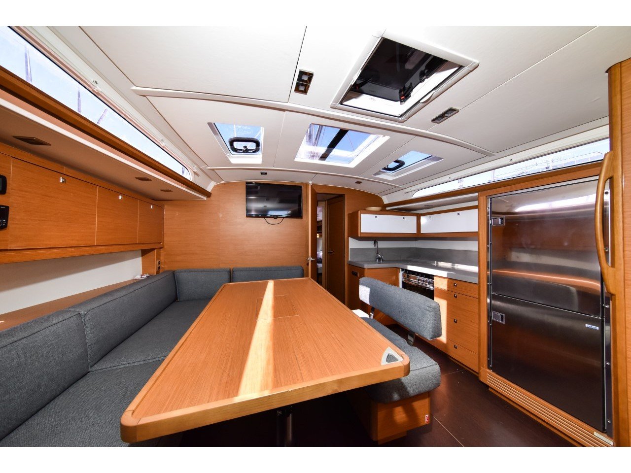 La Familia - Sailboat in Zadar