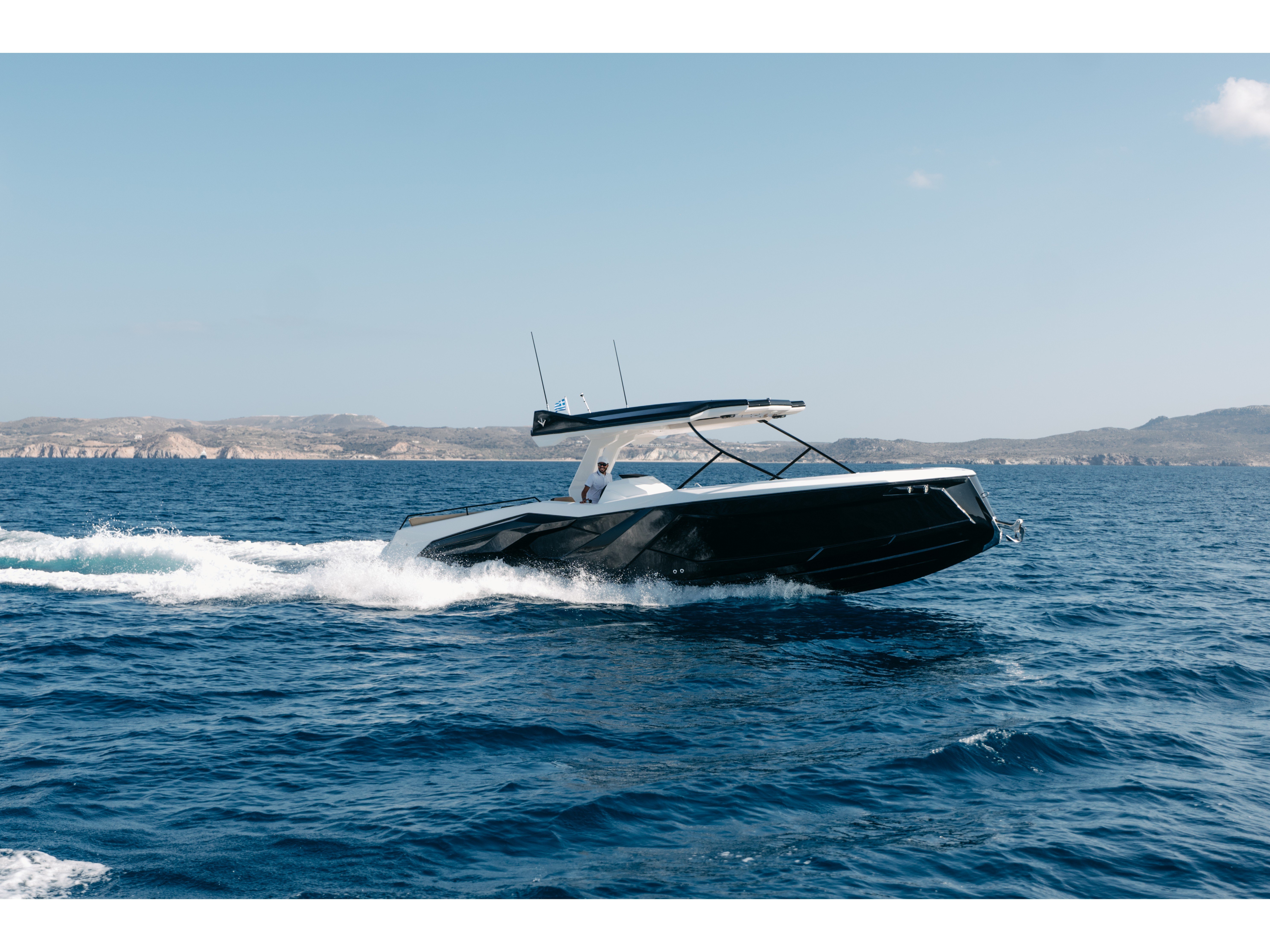 Raptor - Motor Yacht in Adamantas