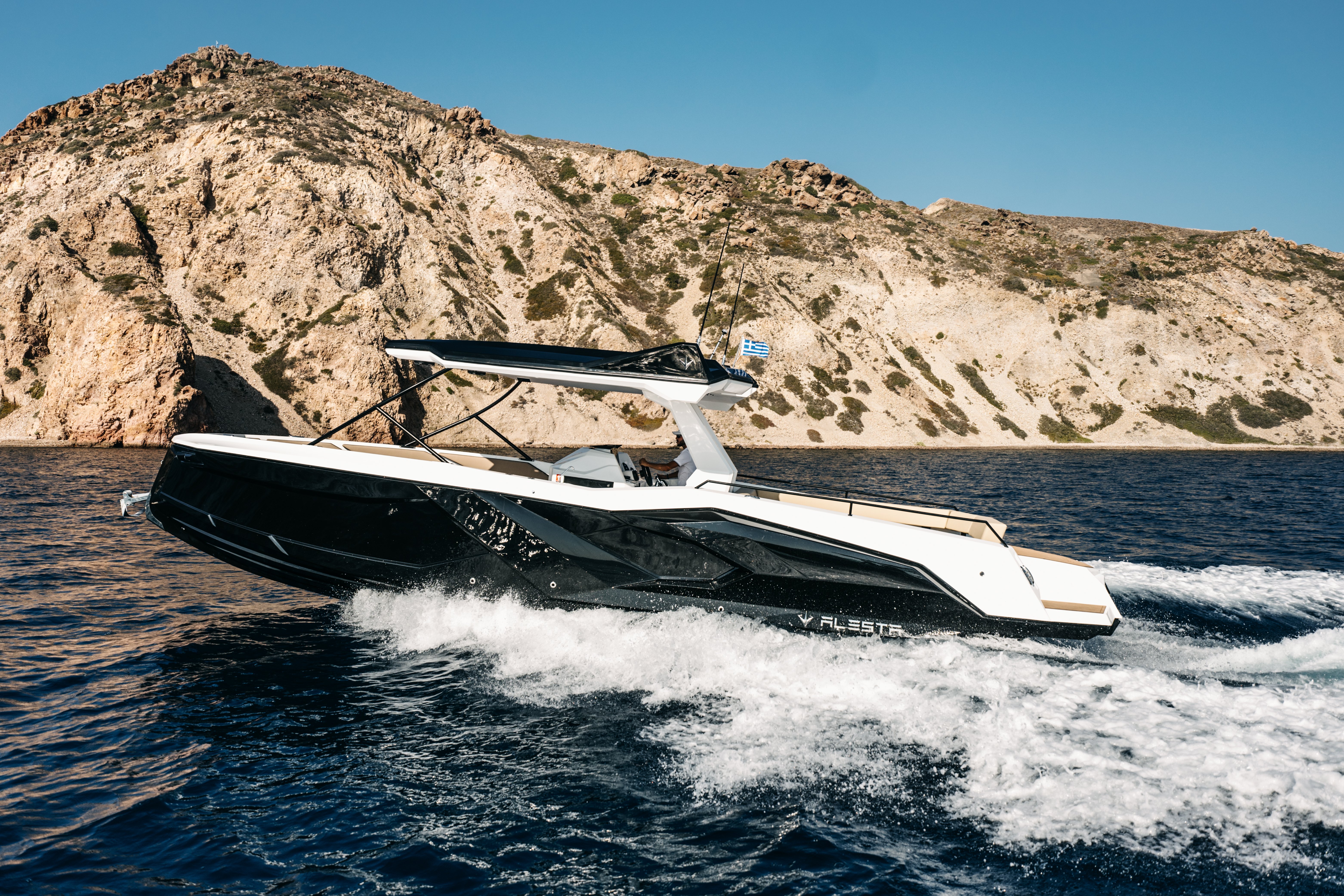 Raptor - Motor Yacht in Adamantas