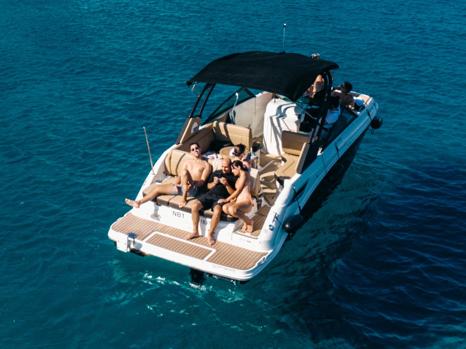 Sea Ray - Motor Yacht in Adamantas