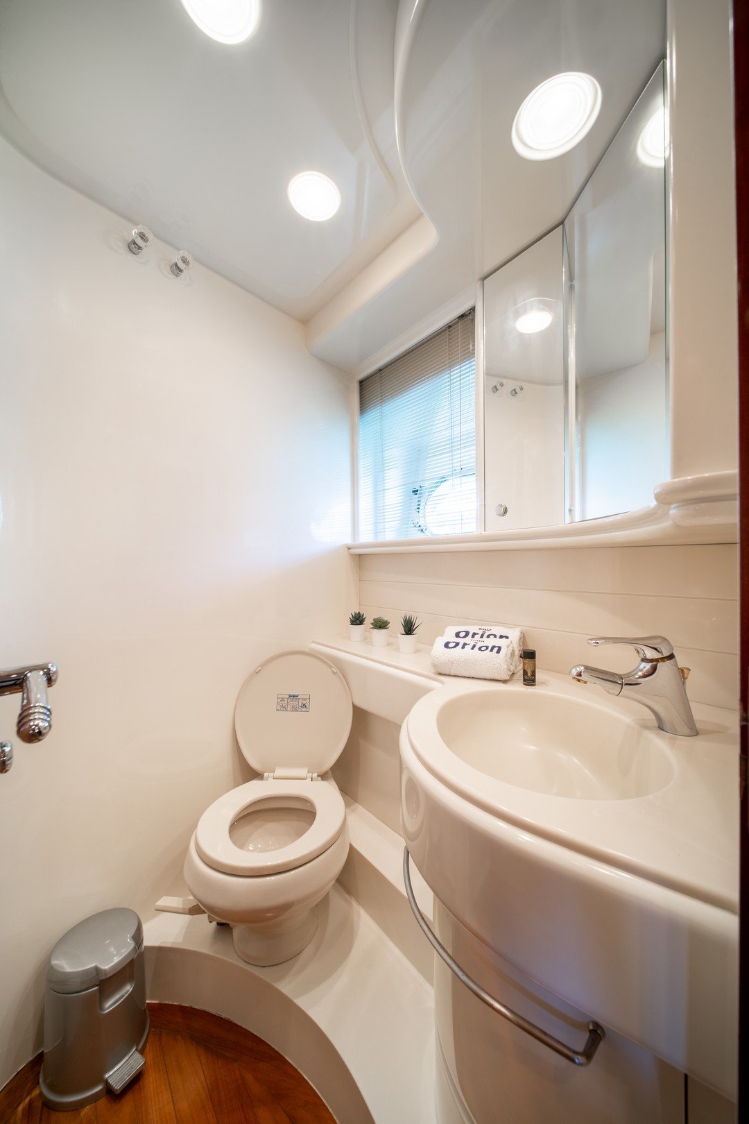 ORION - Motor Yacht in Mikonos