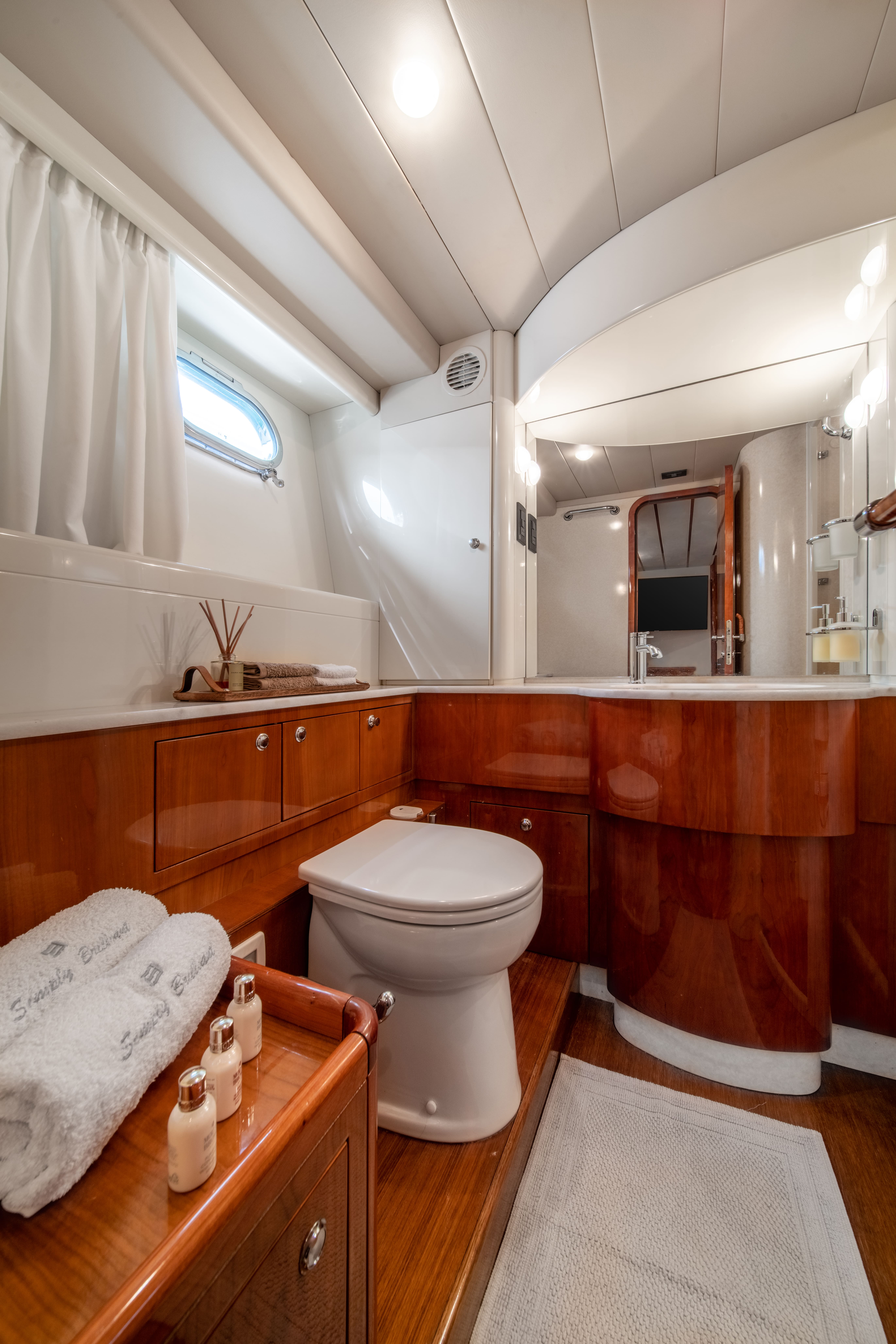 SIMPLY BRILLIANT - Motor Yacht in Ornos