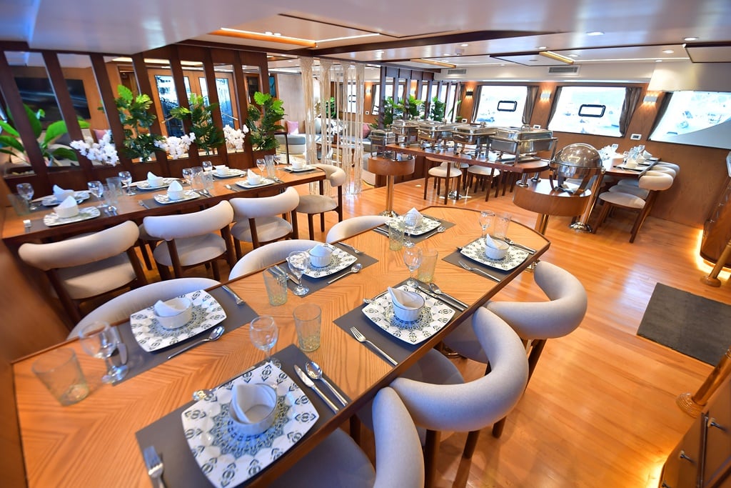 Twin bed cabin lower deck 4 - Motor Yacht in Sharm El Sheikh 2