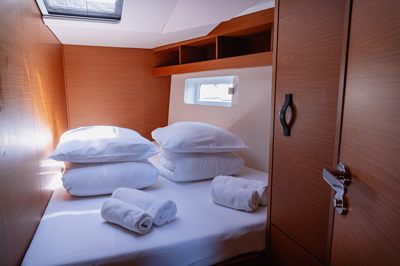 El Yelmo - Sailboat in Seget Donji