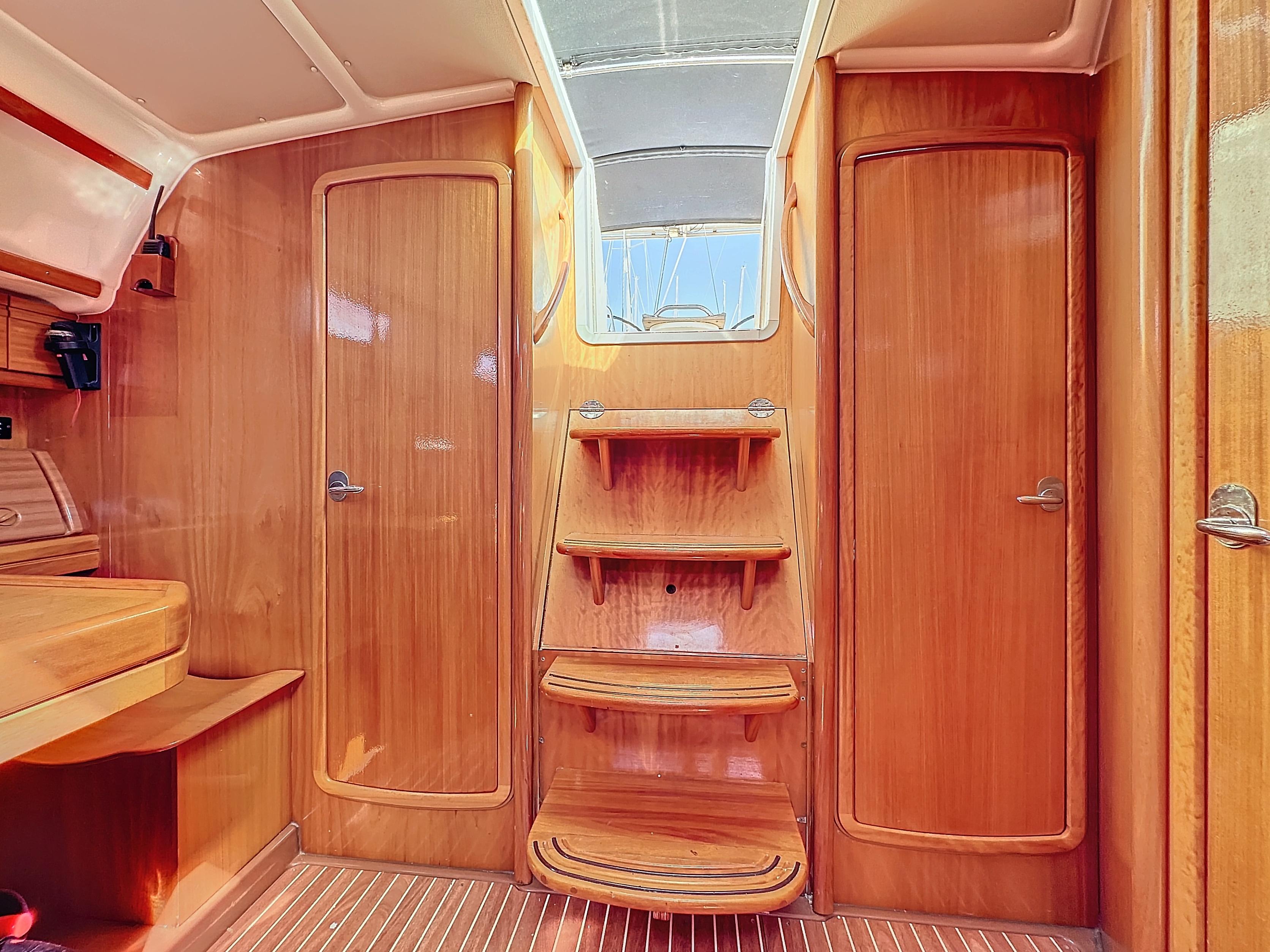 Okeanis S - Sailboat in Nisi