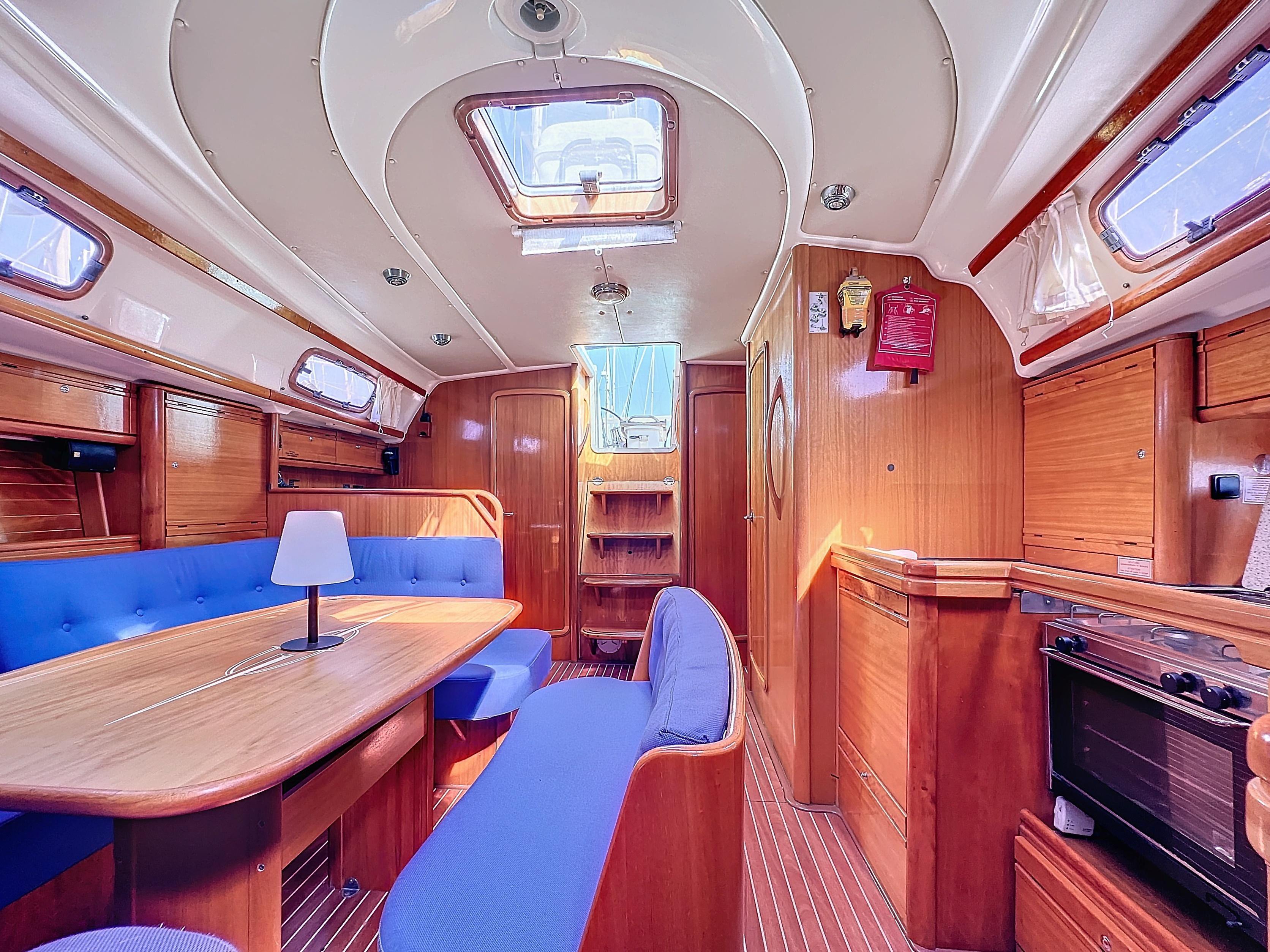 Okeanis S - Sailboat in Nisi