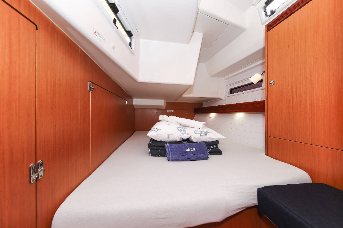 Odysseas S - Sailboat in Nisi