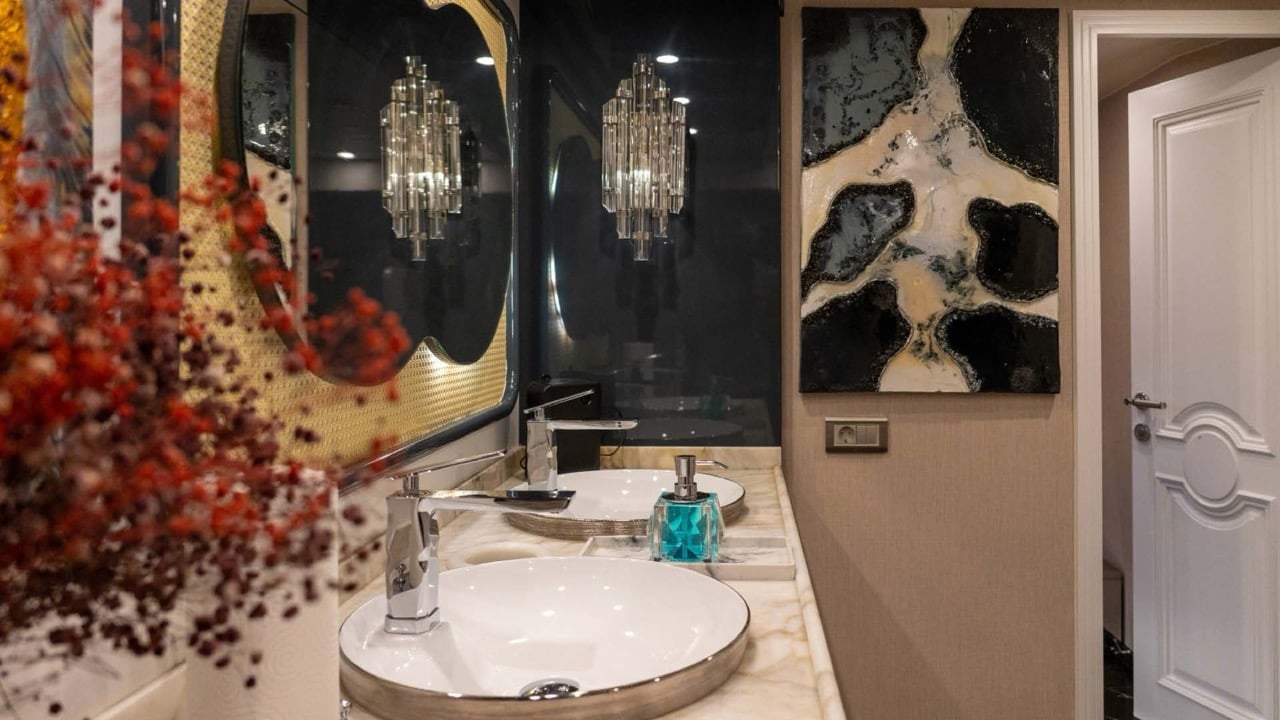 Den Den - Motor Yacht in Eskiçeşme