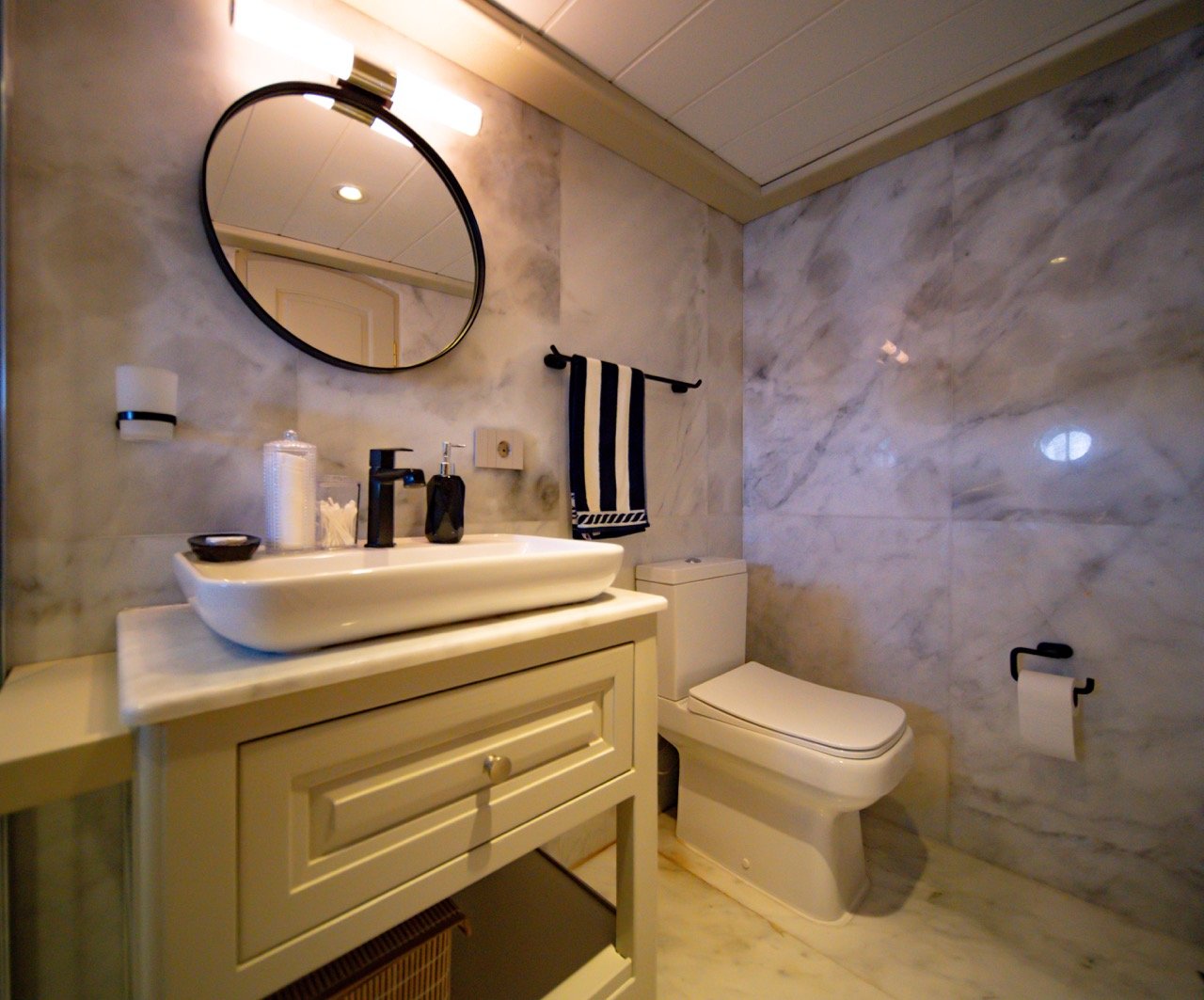 Caustic - Gulet in Eskiçeşme