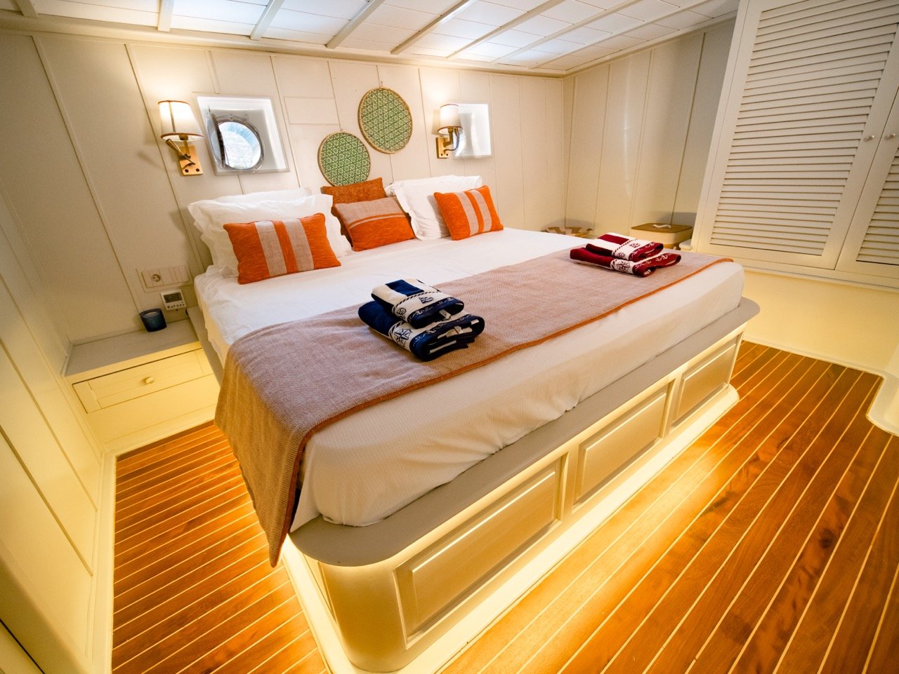 Caustic - Gulet in Eskiçeşme