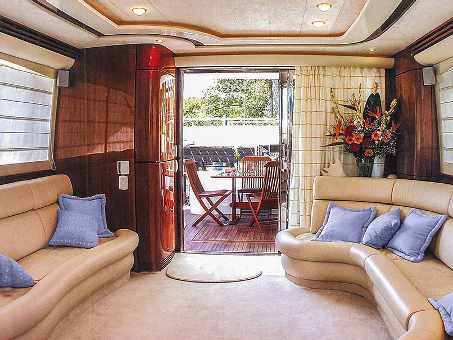 Lady L - Motor Yacht in Elliniko