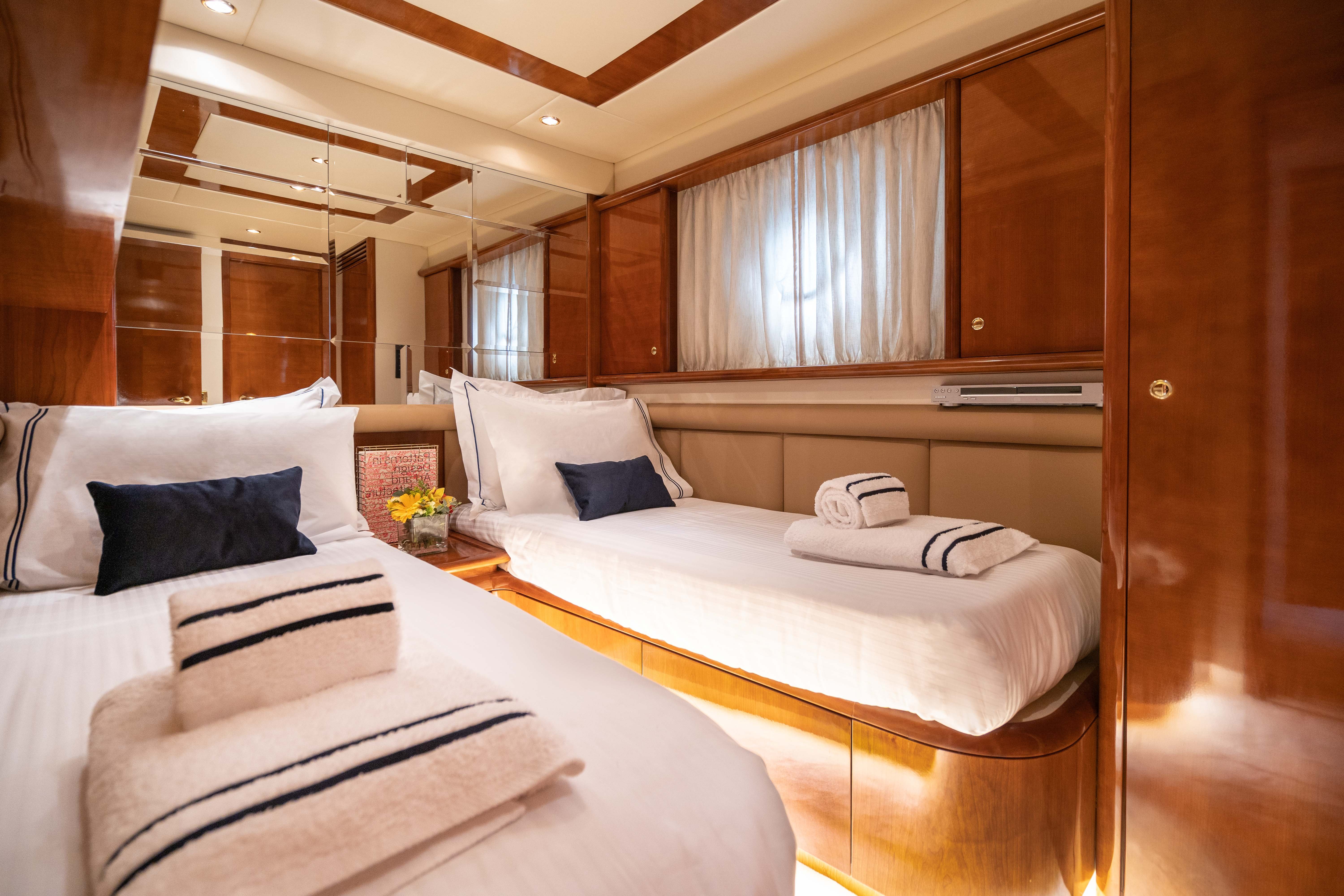 Estia Zeus - Motor Yacht in Elliniko