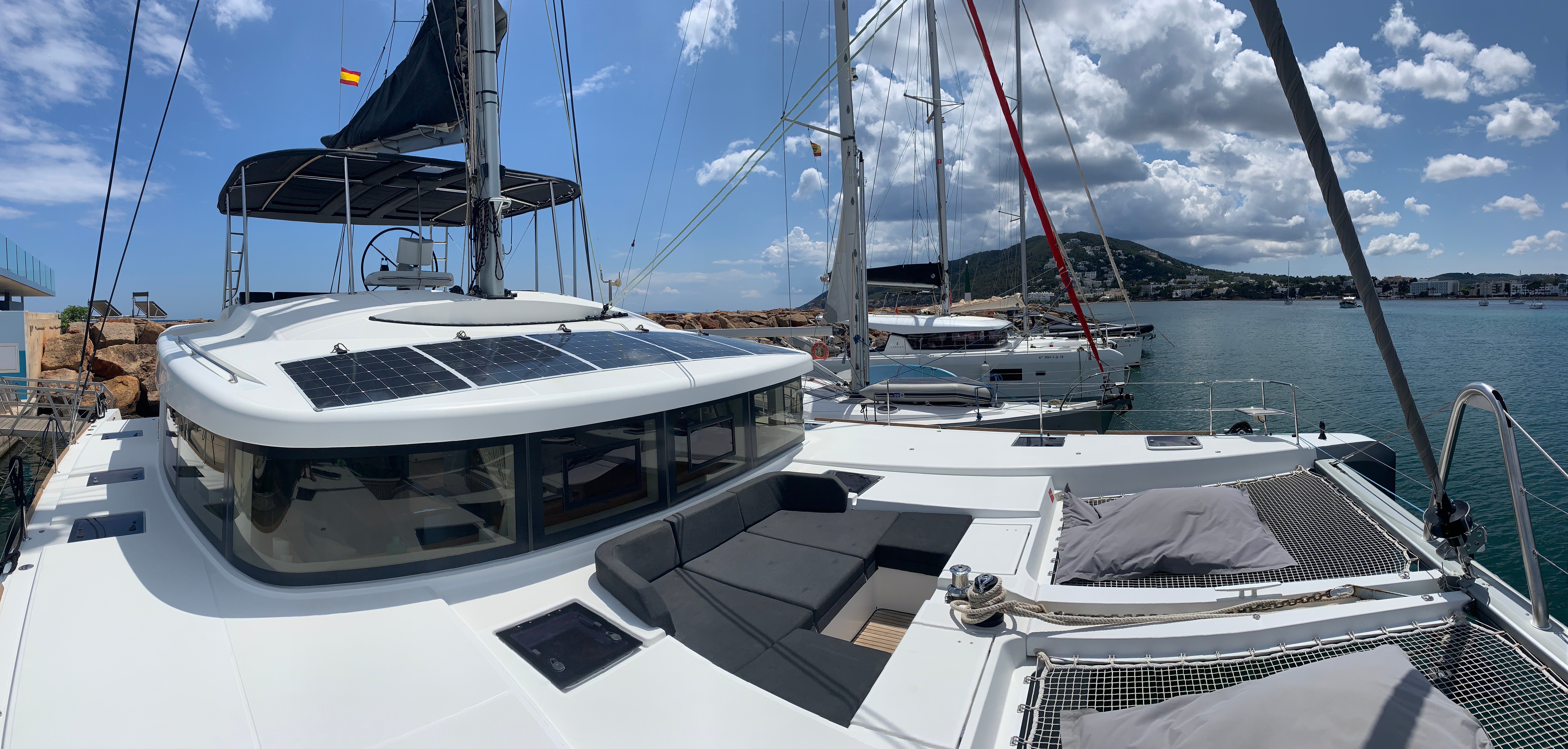 GOA 10 - Catamaran in Santa Eulària des Riu