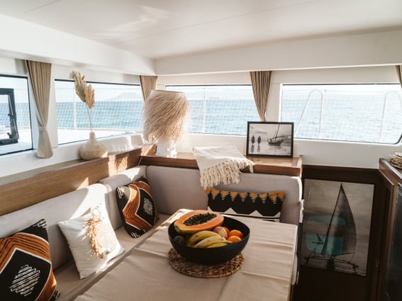 MADRIGAL VI - Katamaran içinde Sant Antoni de Portmany