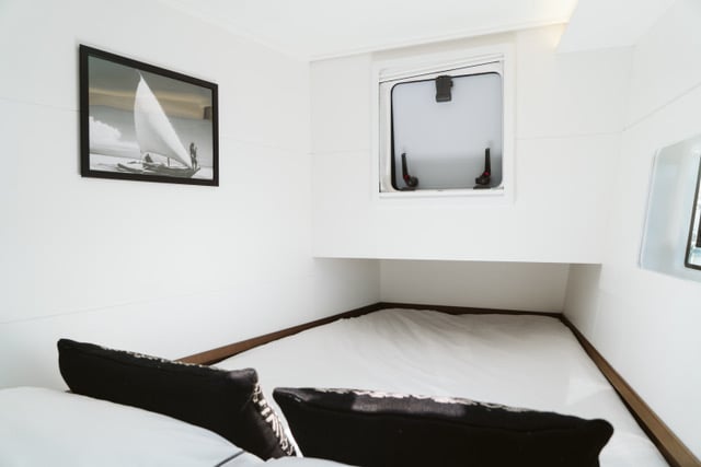 MADRIGAL VI - Katamaran içinde Sant Antoni de Portmany