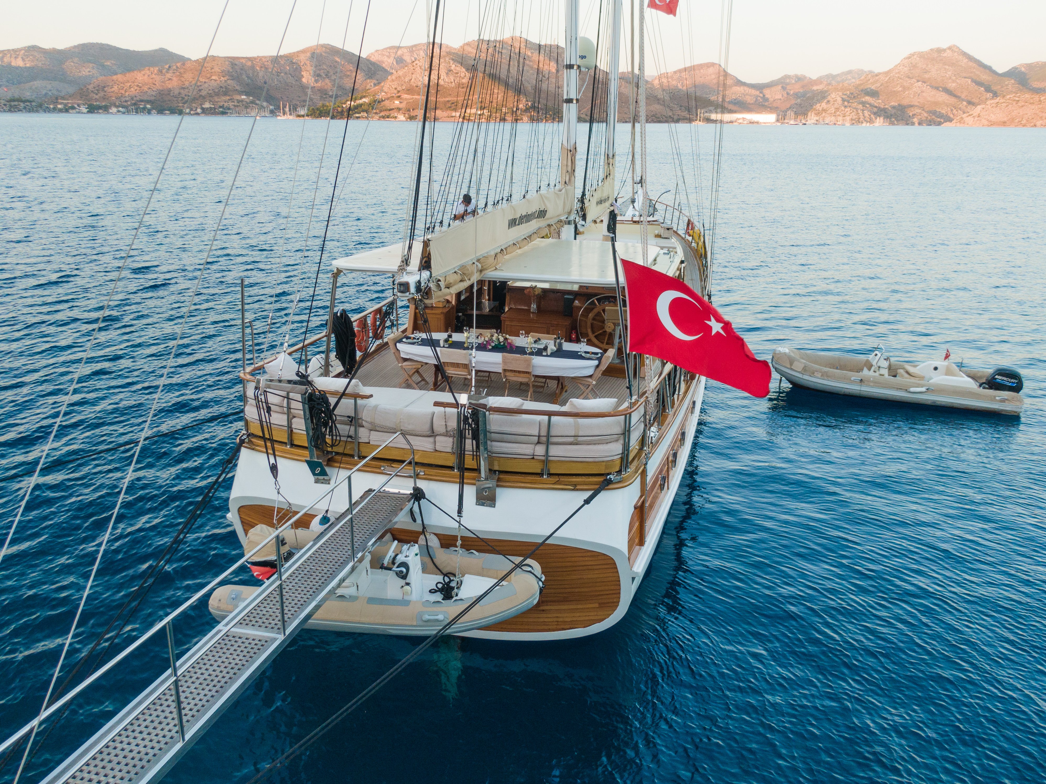 Derin Deniz - Gulet içinde Adaköy