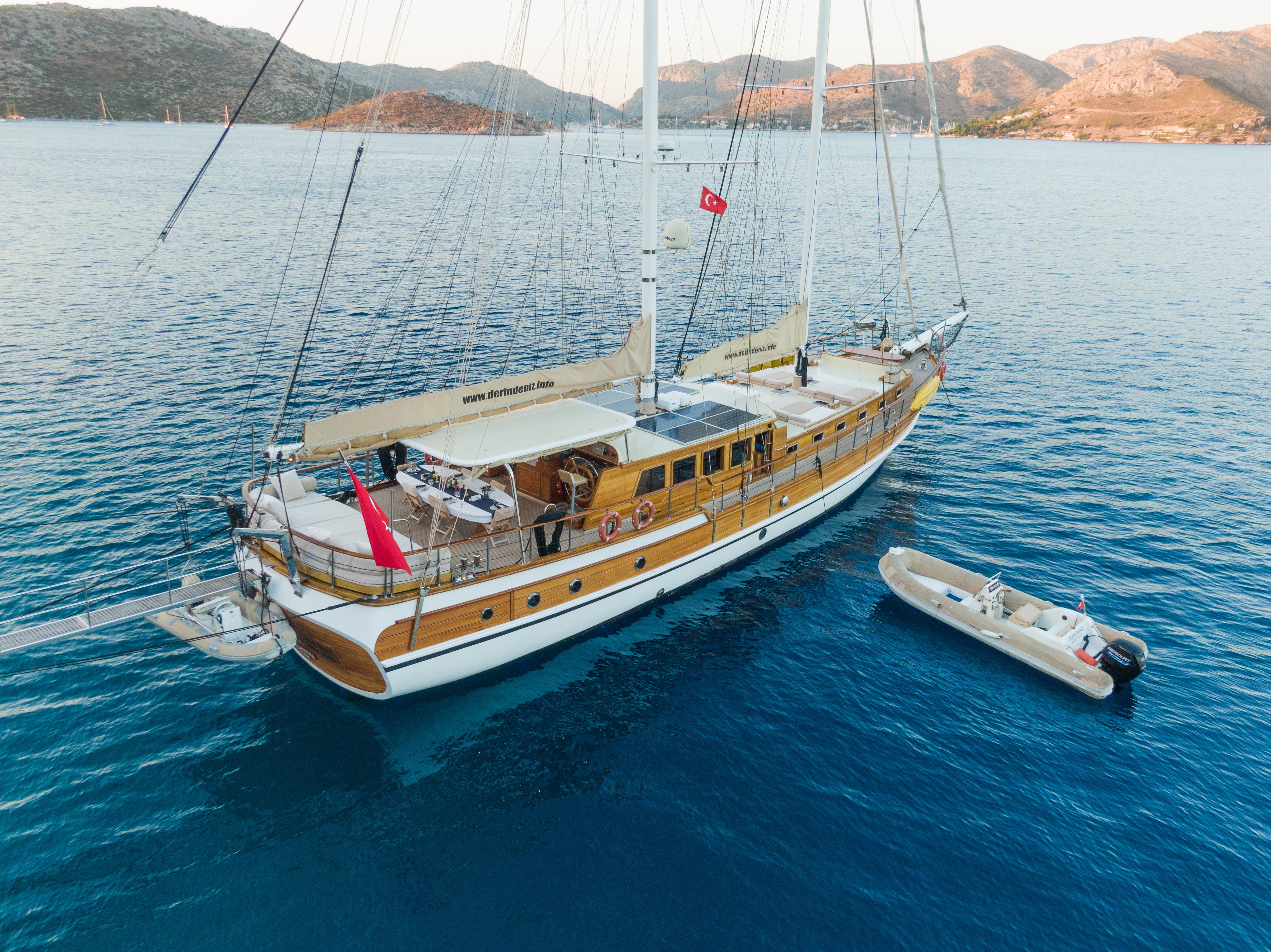 Derin Deniz - Gulet içinde Adaköy