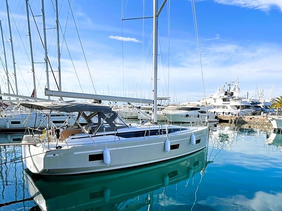 CHRISTOS - Yelkenli içinde Alimos