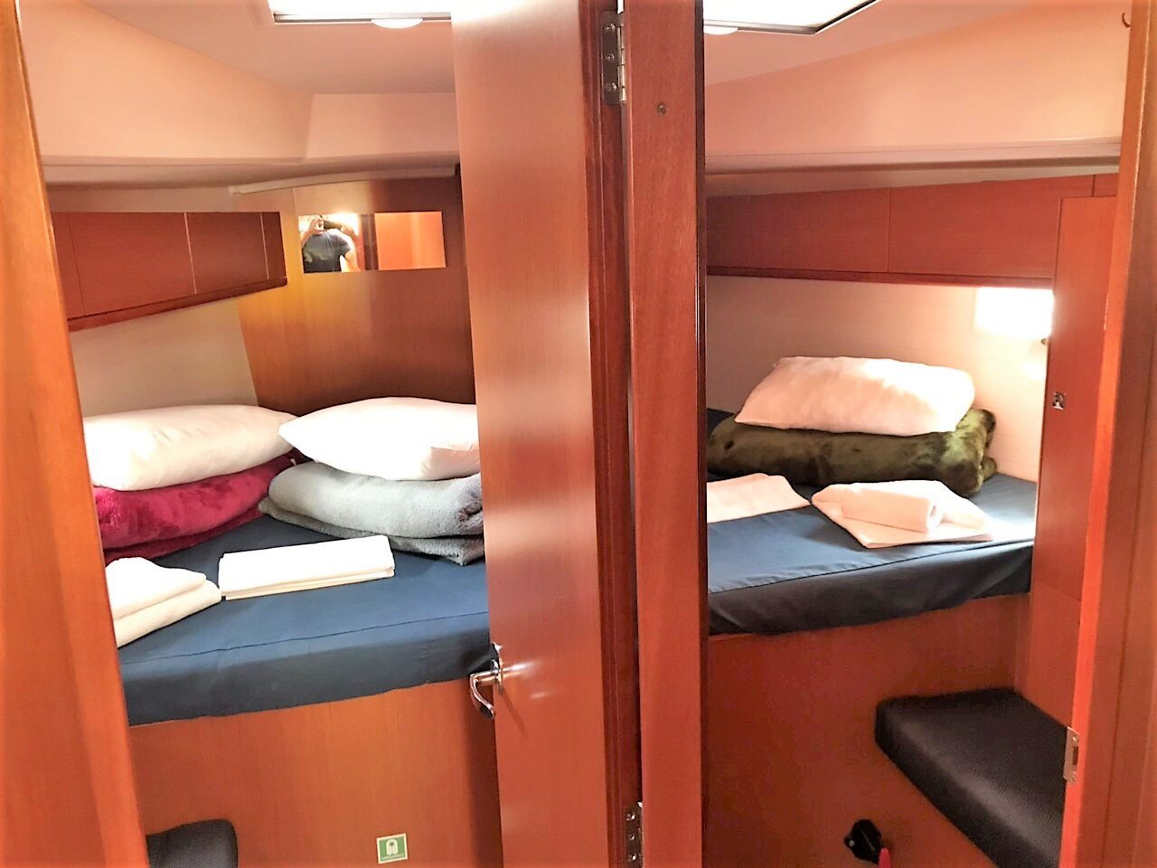 Olivia - Yelkenli içinde Alimos