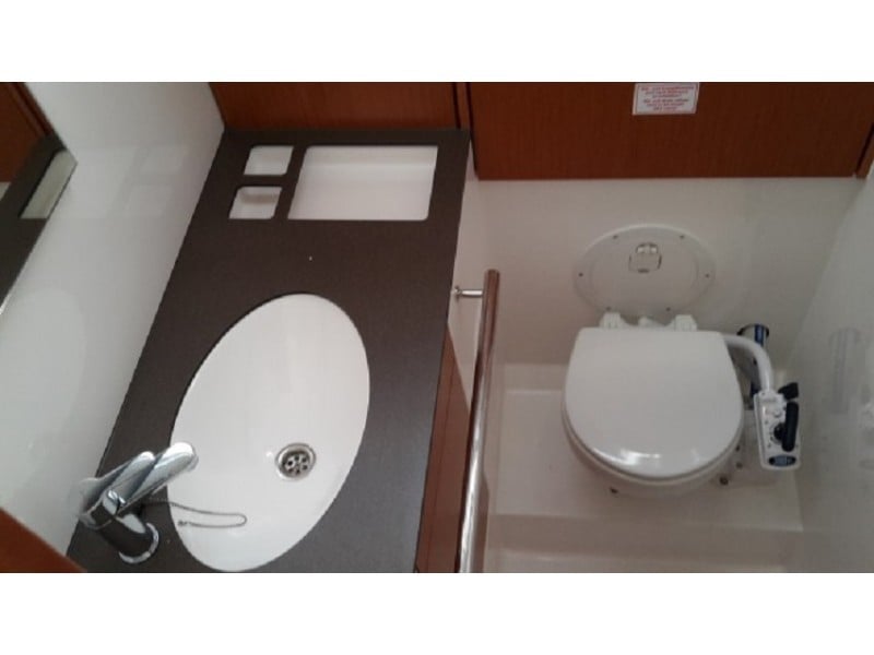 Olivia - Yelkenli içinde Alimos