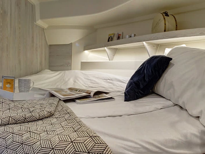 Horizon 2 - Premier 4 - Motor Yacht in Decize