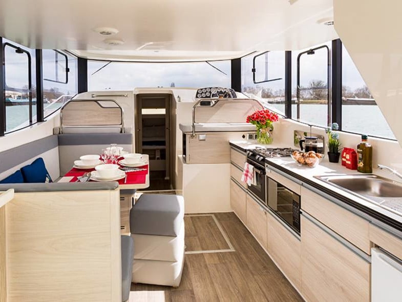 Horizon 1 - Premier 17 - Motor Yacht in Surrey