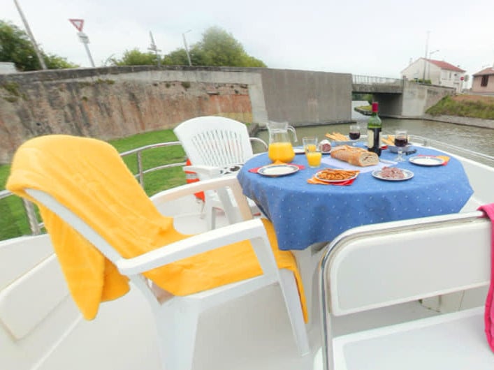 Tango - Comfort 1 - Motor Yacht in Benson