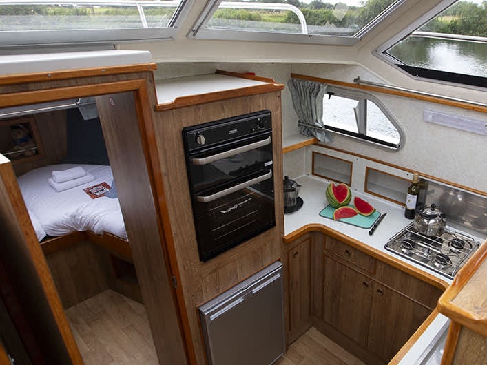 Crusader - Budget 2 - Motor Yacht in Hesse