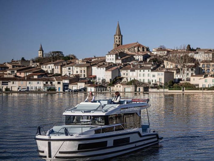 Liberty - Luxury 6 - Motor Yacht in Portiragnes