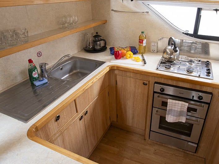 Classique Star - Budget 3 - Motor Yacht in Benson