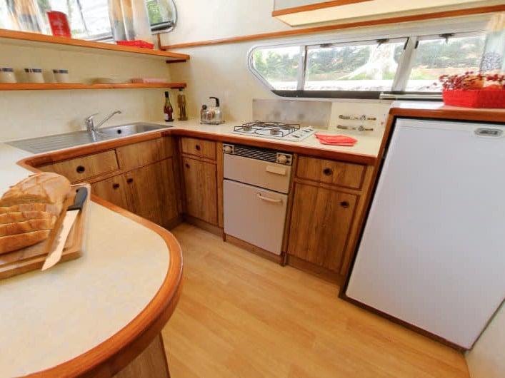 Classique - Budget 13 - Motor Yacht in Fairyhill